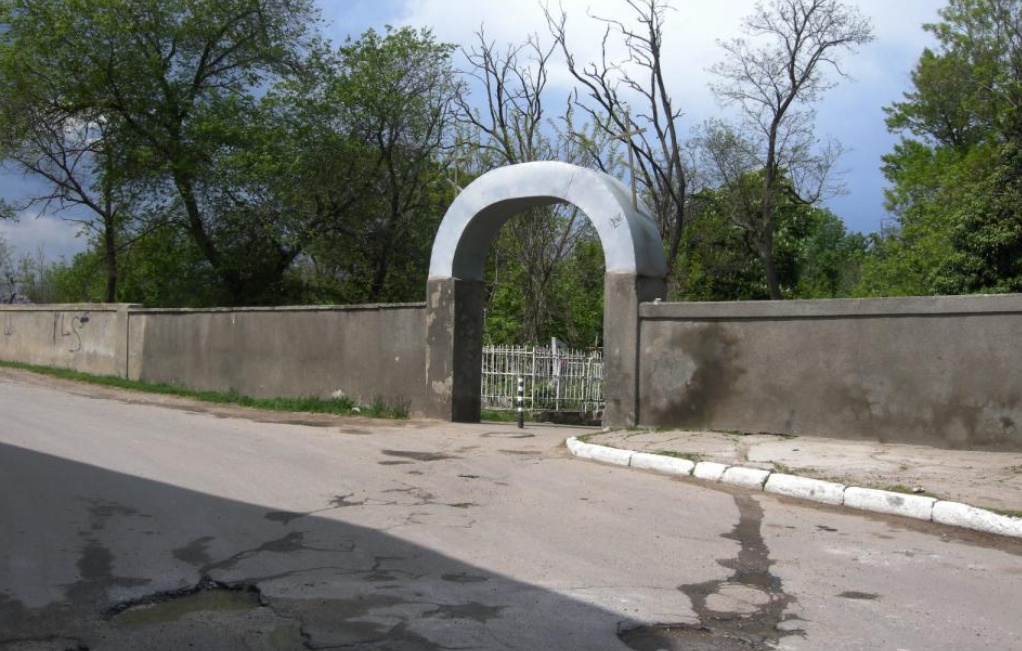 На Слободском кладбище отремонтируют часть забора за 1,4 млн гривен «фото»