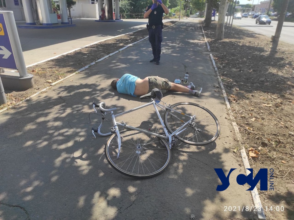 На Черемушках одессит упал с велосипеда и разбил голову (фото) «фото»