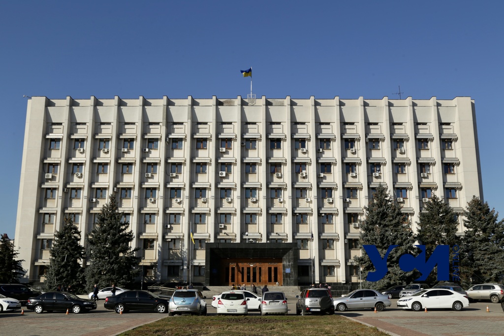Журналисты добились через суд снятия ограничений для входа в Одесский облсовет «фото»