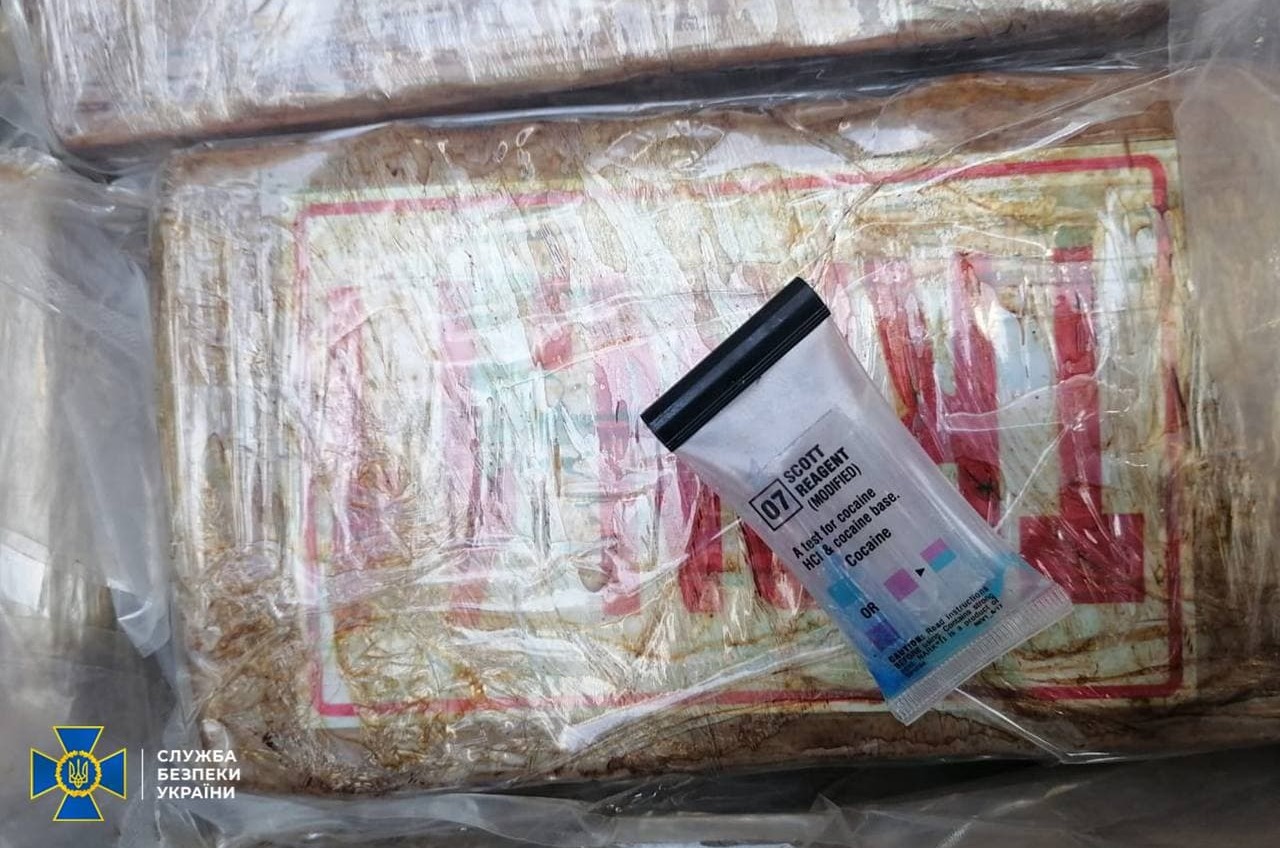 “Деготь” не спас: в порту под Одессой обнаружили 60 кг кокаина (фото, видео) «фото»