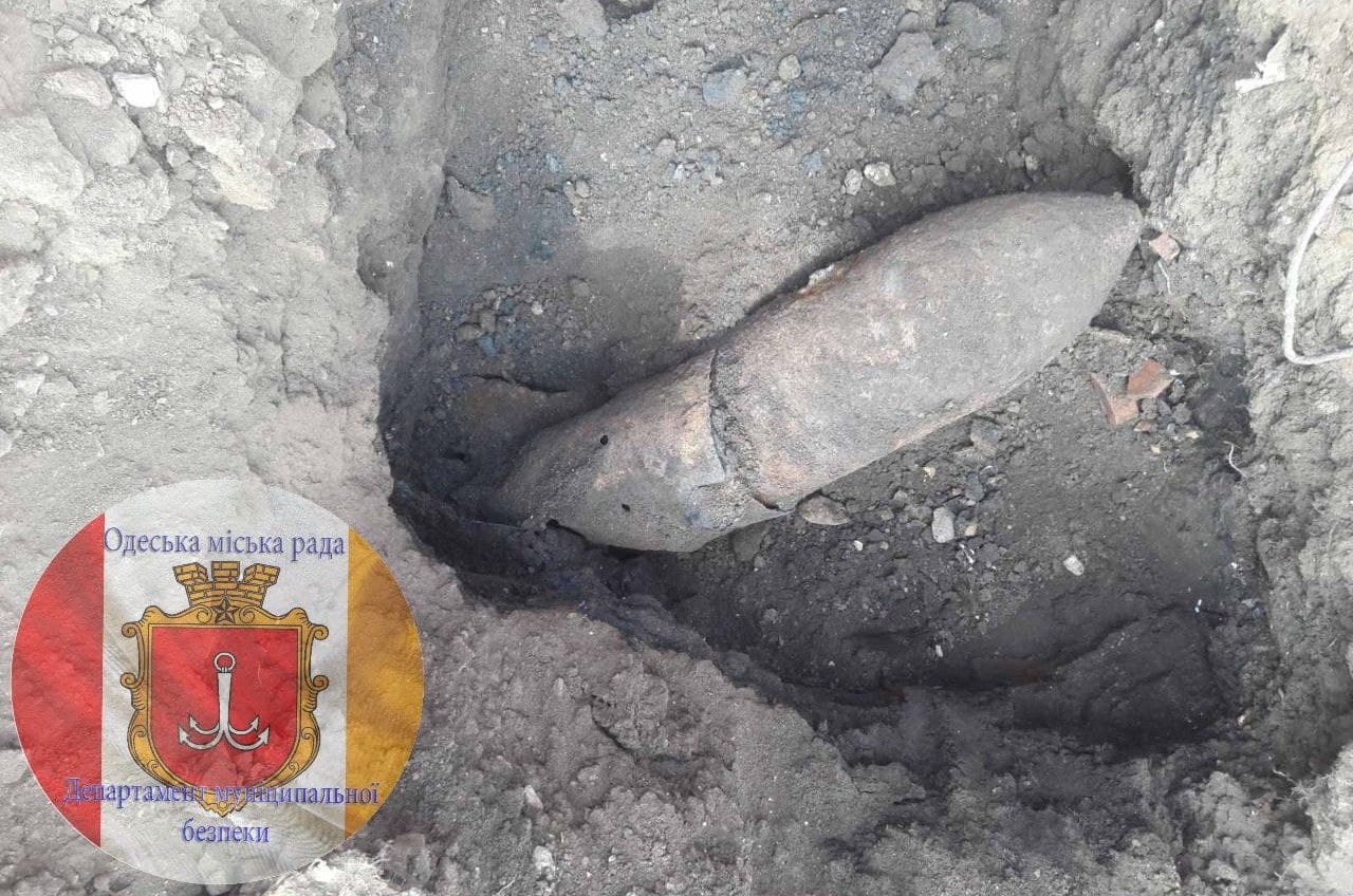 Во время раскопок на 6-м километре нашли бомбу (фото) «фото»