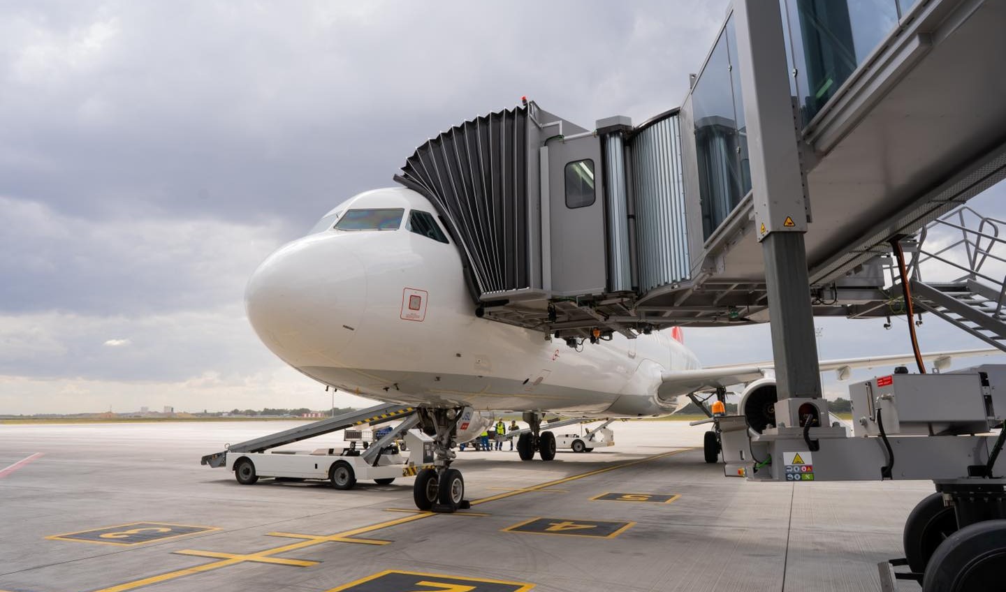 В Одесском аэропорту впервые использовали телетрап для посадки пассажиров в самолет (фото) «фото»