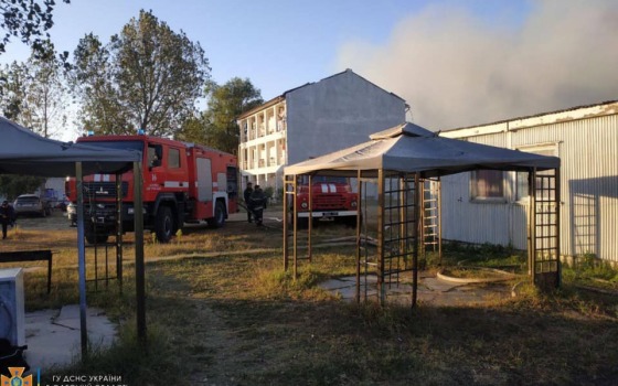 В Затоке горела база отдыха – эвакуировали 25 человек (фото) usionline.com В Затоке горела база отдыха – эвакуировали 25 человек (фото) «фото»