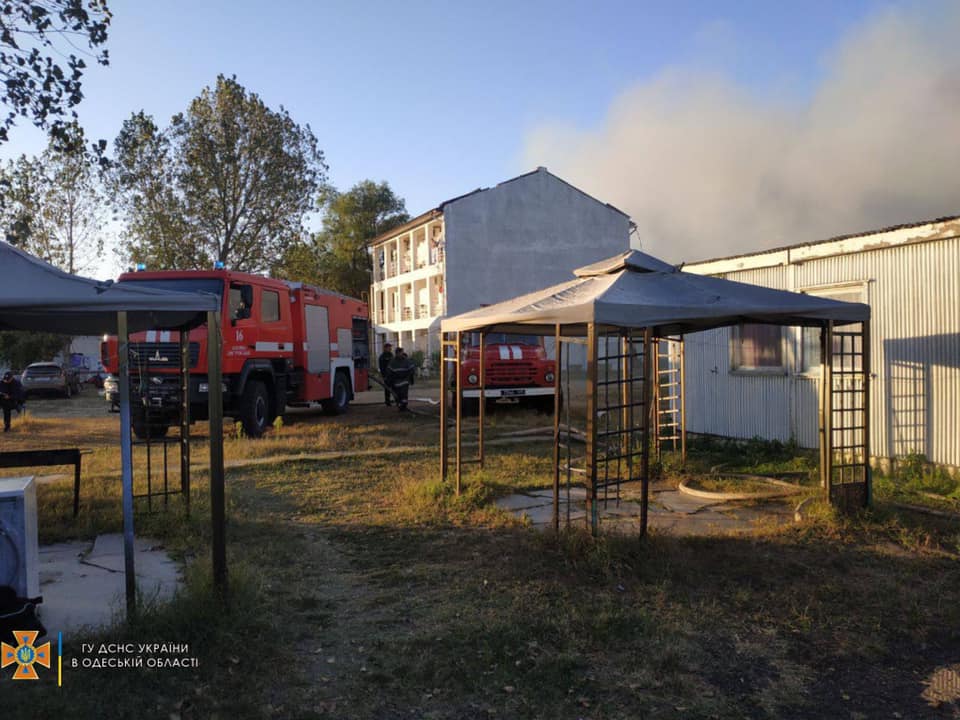 В Затоке горела база отдыха – эвакуировали 25 человек (фото) «фото»