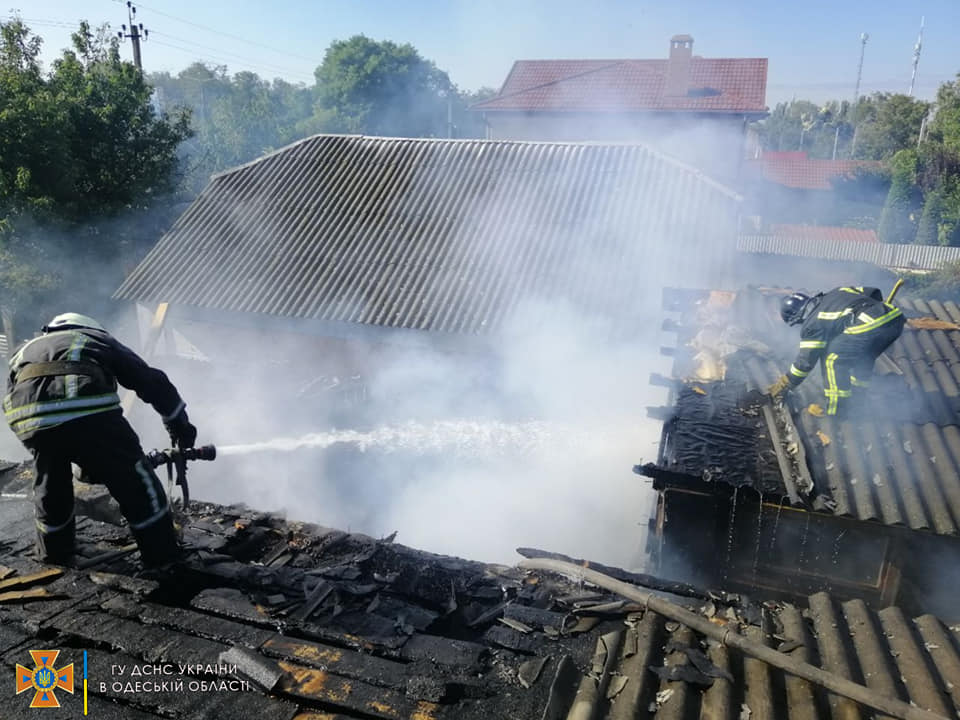 Под Одессой горел частный дом (фото) «фото»