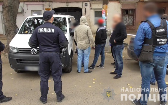 На одесском рынке полиция поймала мигрантов-нелегалов (фото, видео) «фото»
