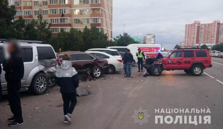 Подросток разбил 6 машин на парковке в Одесской области (фото, аудио) «фото»
