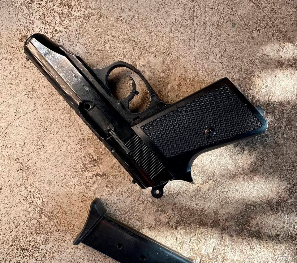 На Таирова подросток размахивал пистолетом посреди улицы (фото) «фото»