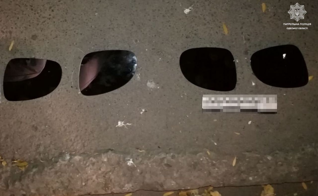 Срывал зеркала с машин: патрульные задержали мужчину в Одессе (фото) «фото»