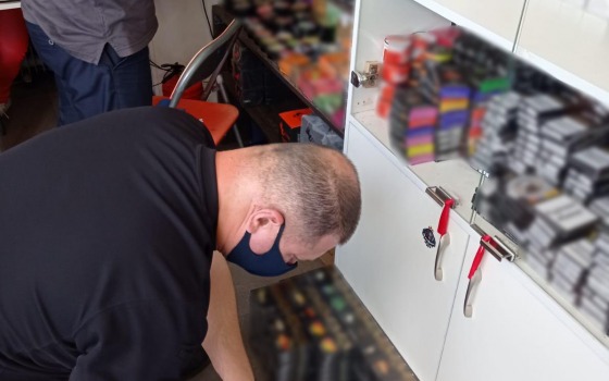 Полиция проверяет одесские курительные магазины: уже нашли контрабанду (фото) usionline.com Полиция проверяет одесские курительные магазины: уже нашли контрабанду (фото) «фото»
