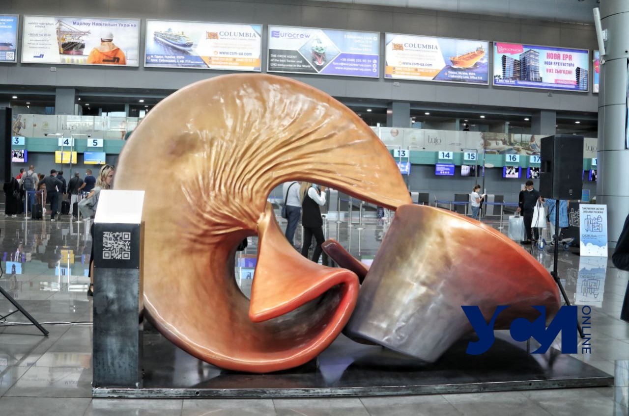 Звуки Одессы: в аэропорту открылась звучащая цифровая скульптура (фото) «фото»