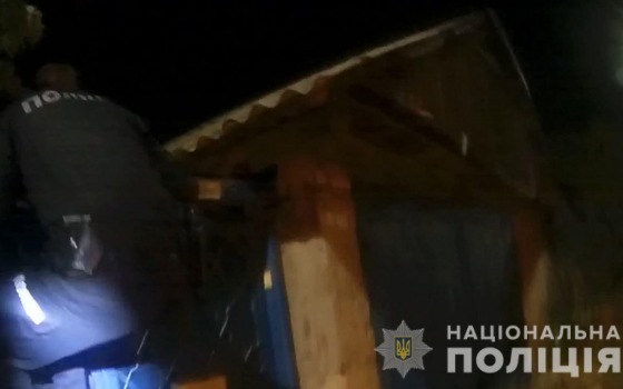 «У вас дом горит!»: под Одессой полицейские вывели людей из горящего дома (фото, видео) usionline.com «У вас дом горит!»: под Одессой полицейские вывели людей из горящего дома (фото, видео) «фото»