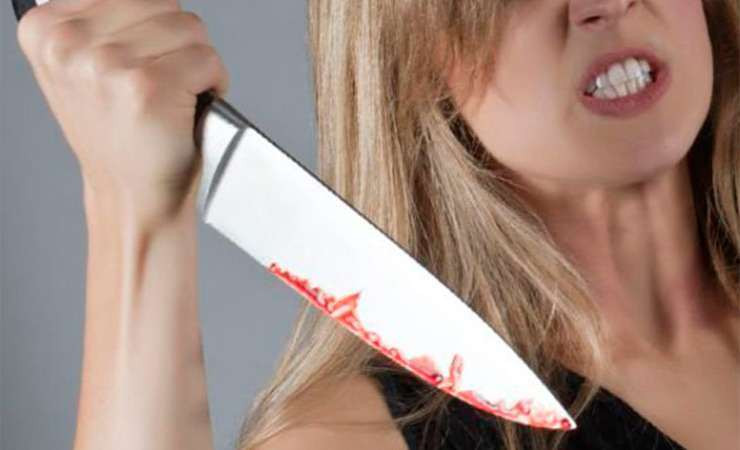 Попросила нож в магазине: в Одесской области женщина ранила знакомого «фото»