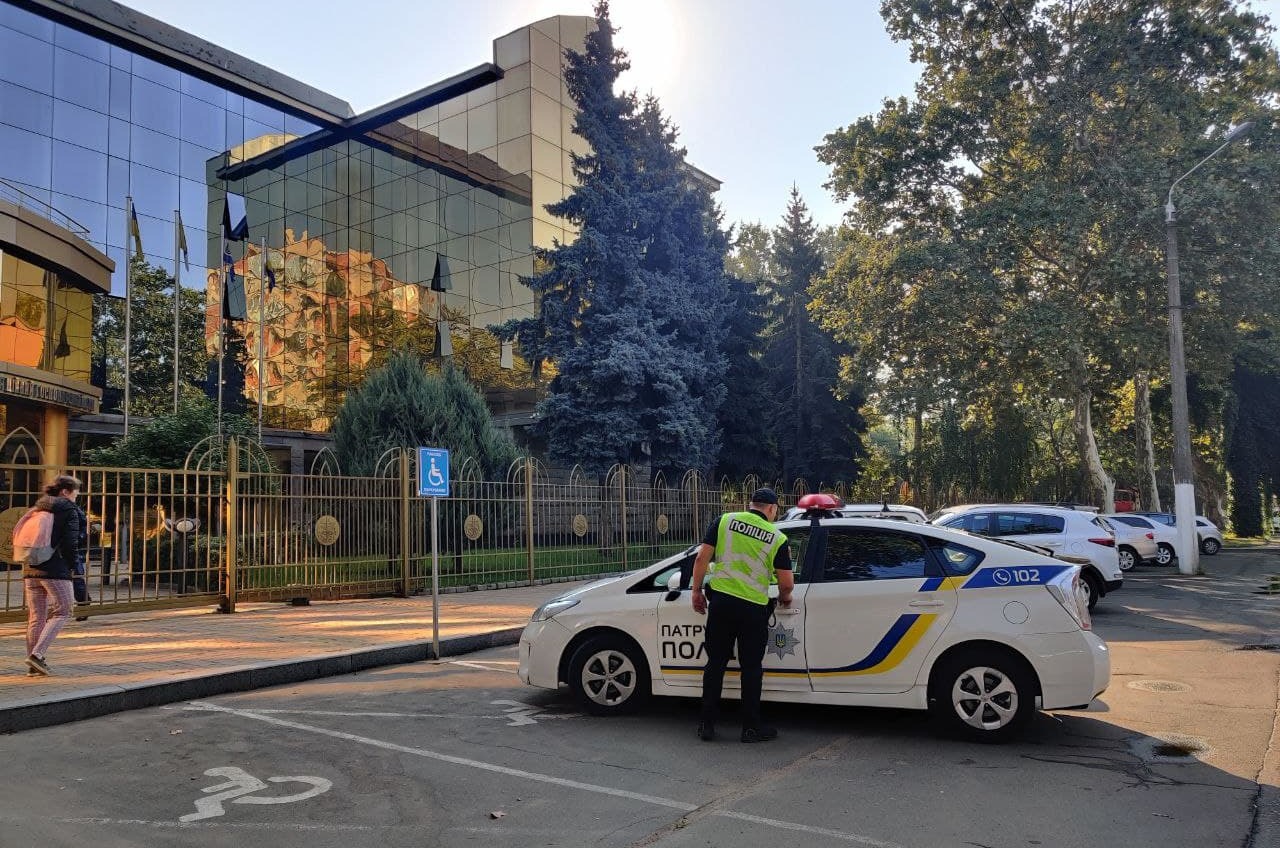 В Одессе снова ищут взрывчатку в судах (Обновлено) «фото»