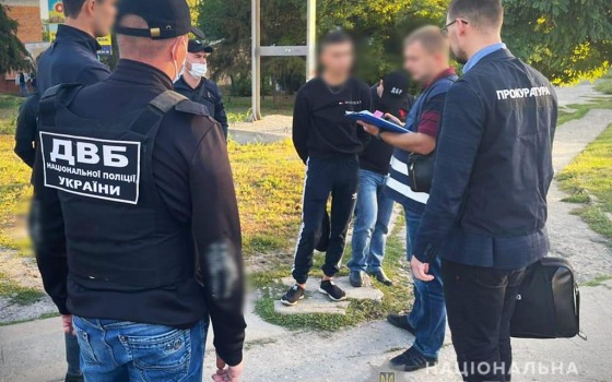 Полицейские разоблачили жителя Черновицкого района на незаконном выращивании конопли и хранении оружия «фото»