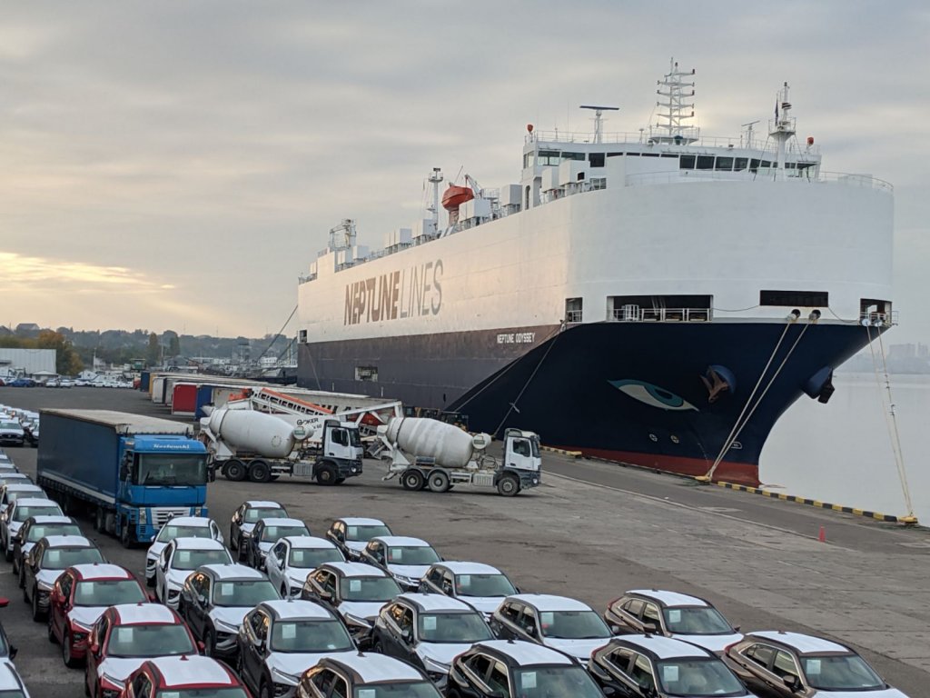 Почти 2,5 тысяч машин меньше, чем за 40 часов: в порту Черноморска установили рекорд (фото) «фото»