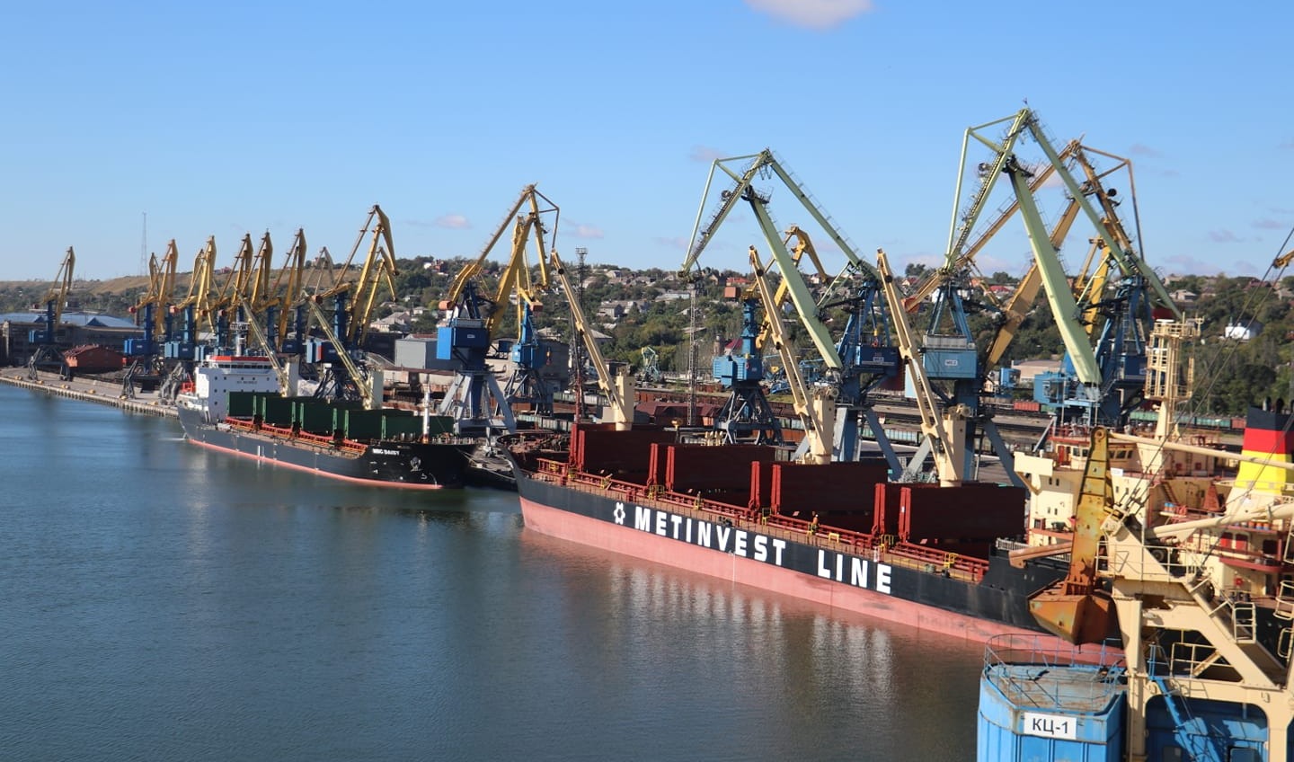 В порту Черноморска начали дноуглубительные работы «фото»