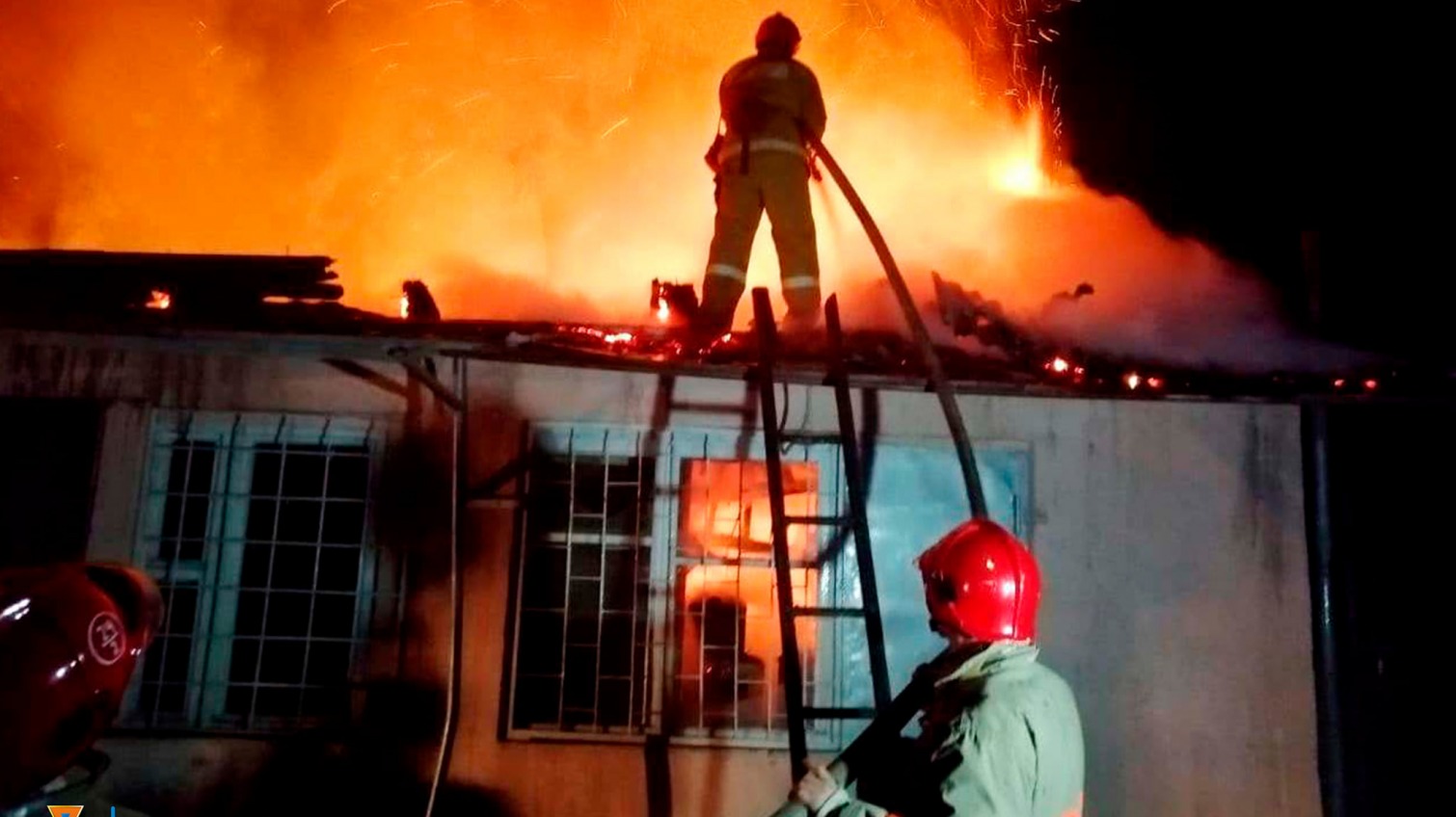 В Одесской области мужчину спасли из горящего дома (фото, видео) «фото»