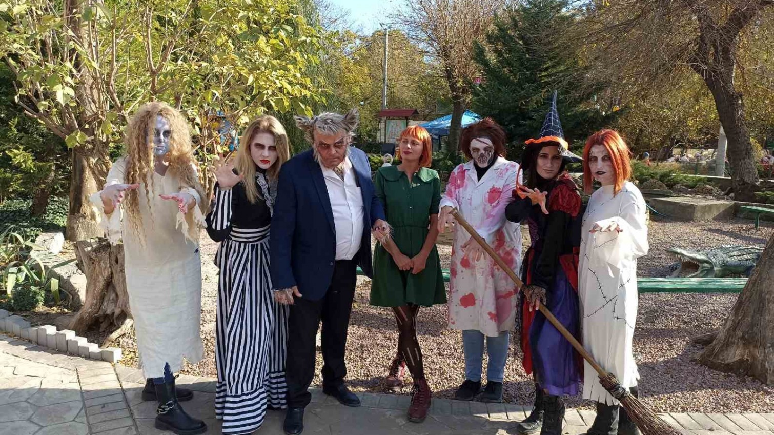 Оборотни, ведьмы, зомби: в Одесском зоопарке снимают клип к Хэллоуину (фото) «фото»