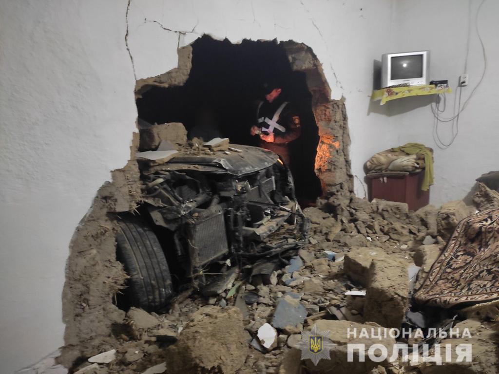 В Одесской области пенсионер въехал на авто в дом (фото) «фото»