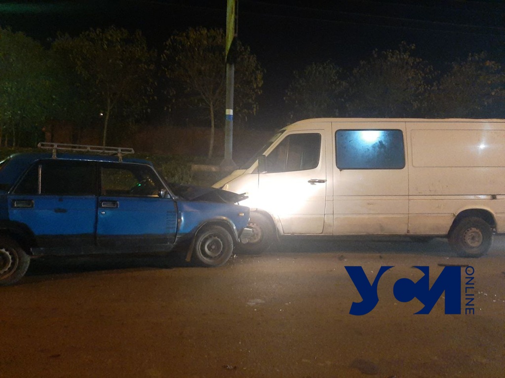 Под Одессой пьяный водитель Жигулей устроил аварию и чуть не сбежал (фото, видео) «фото»