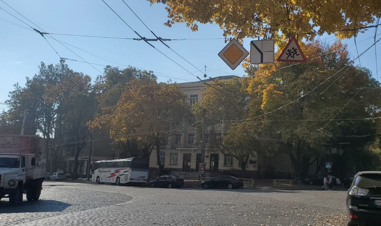 В Одессе на пересечении трех улиц введена новая схема движения (схема) «фото»