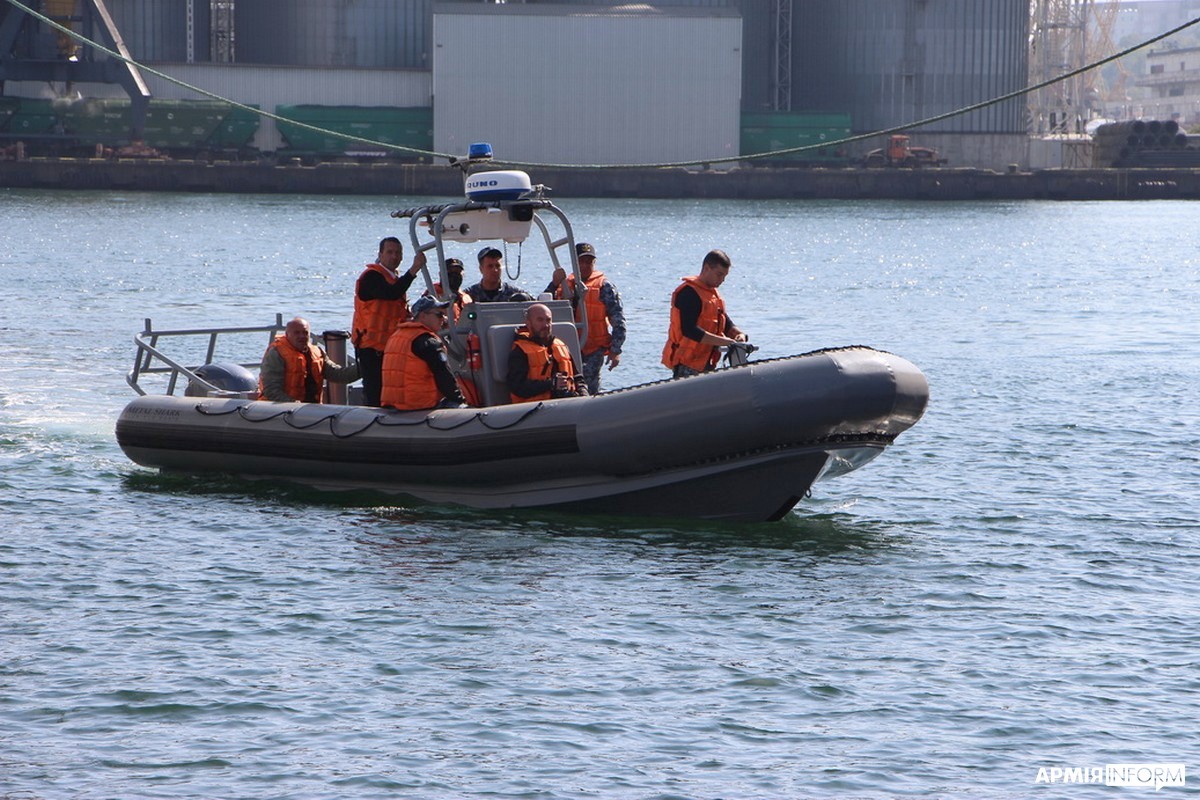 Подарок из США: в Одессе тестируют скоростные лодки (фото) «фото»
