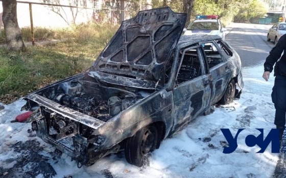 Выгорел дотла: в Одессе на ходу загорелся автомобиль (фото) usionline.com Выгорел дотла: в Одессе на ходу загорелся автомобиль (фото) «фото»