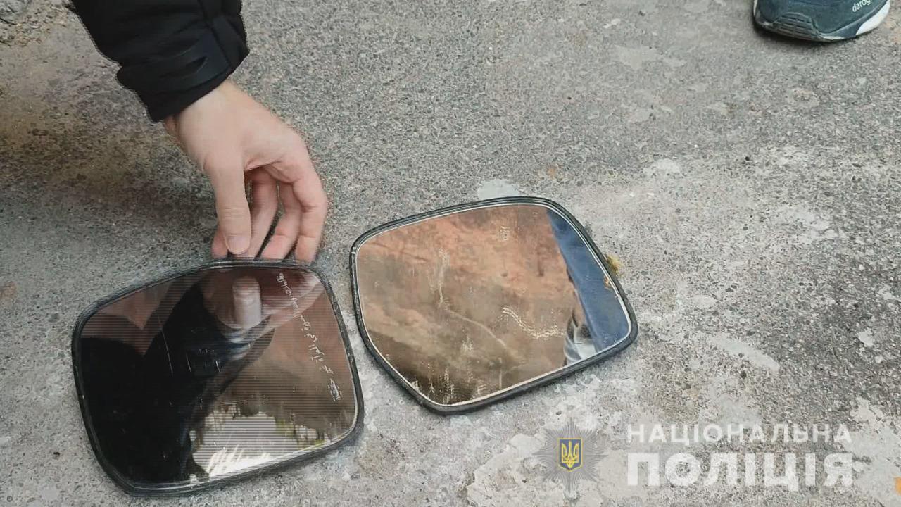 В Одессе задержали воров, которые снимали зеркала с элитных авто (фото, видео) «фото»