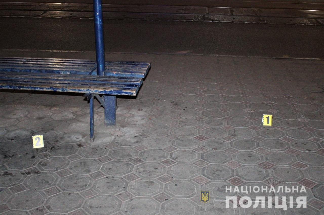 В Одессе мужчину ударили ножом на рынке из-за пары носков (фото, видео) «фото»