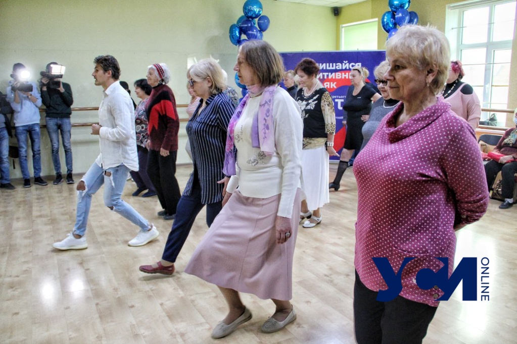 В Одессе пенсионеры станцевали латину и вальс с топовым хореографом (фото) «фото»