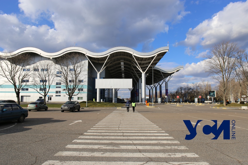 В Одесском аэропорту продлили время бесплатной парковки (аудио) «фото»