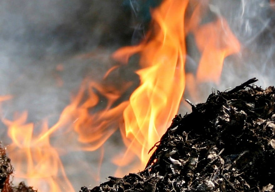 Сжигал мусор: жителя Одесской области госпитализировали с ожогами «фото»