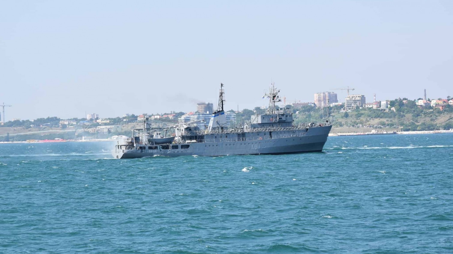 Военный корабль «Балта» буксируют в Одессу «фото»