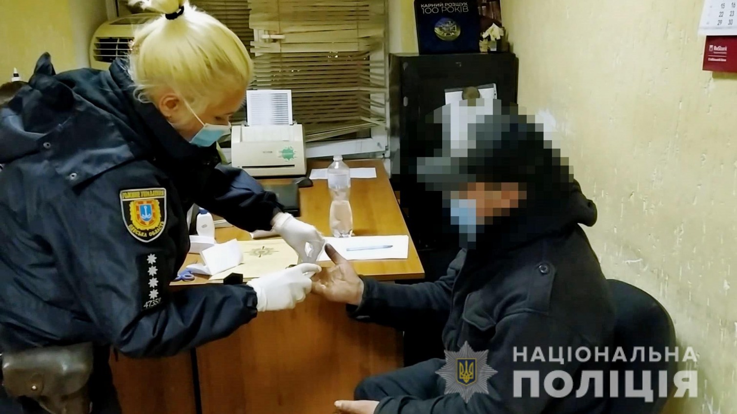 В Одессе мужчина смертельно ранил ножом бездомного приятеля из-за банковской карты (фото, видео) «фото»