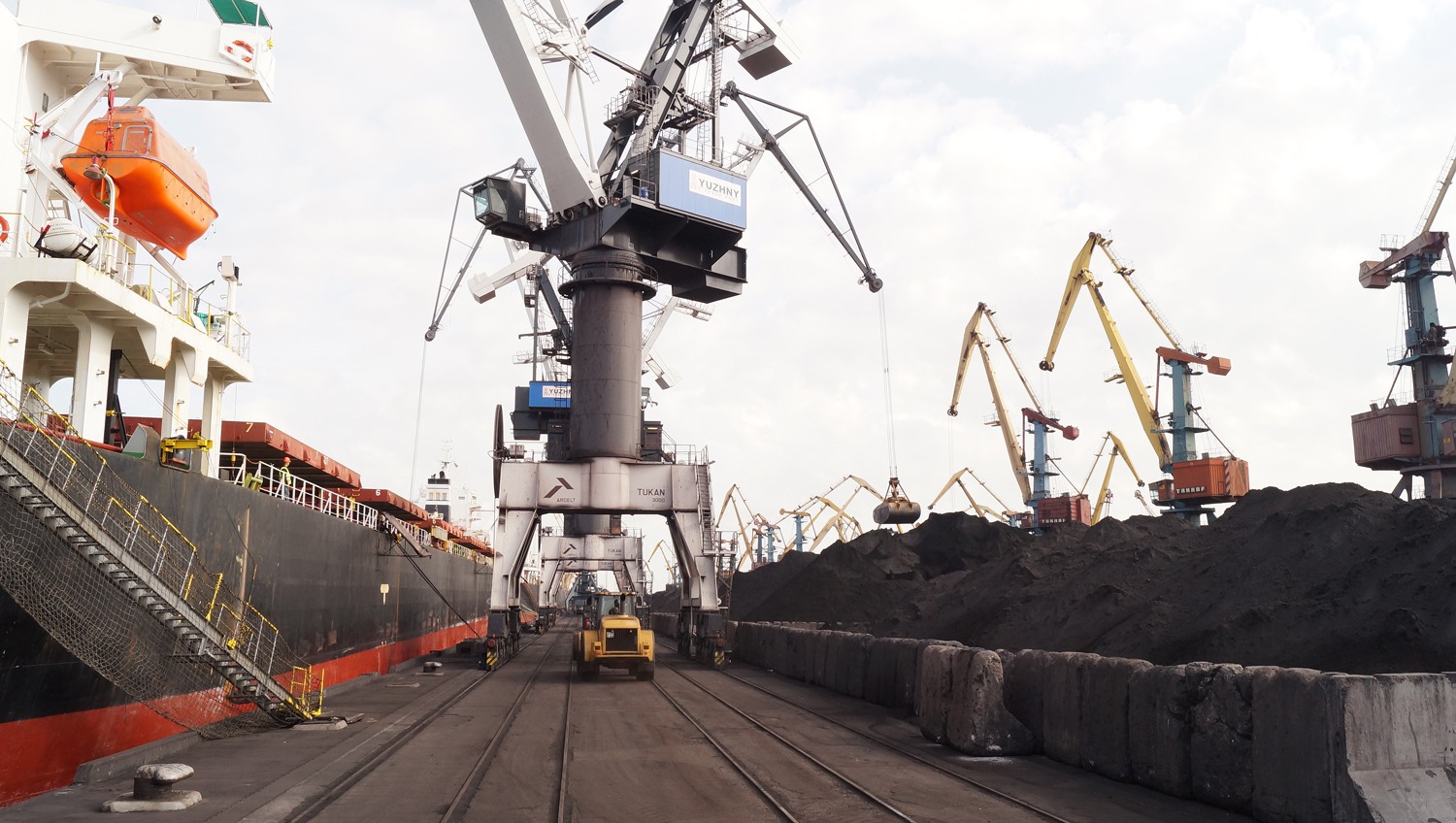 Первый панамакс с углем для украинских ТЭЦ примут в Южном «фото»