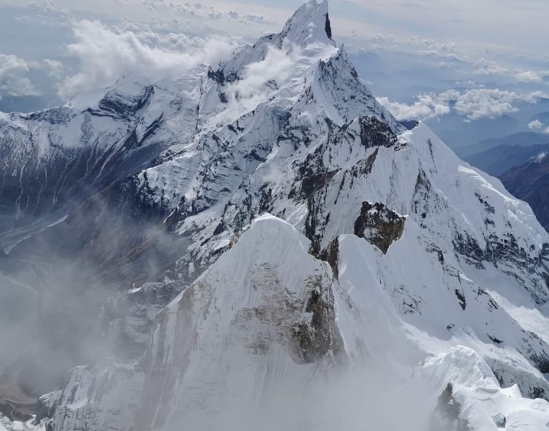 Украинцы первыми покорили недосягаемую вершину в Гималаях (фото) «фото»