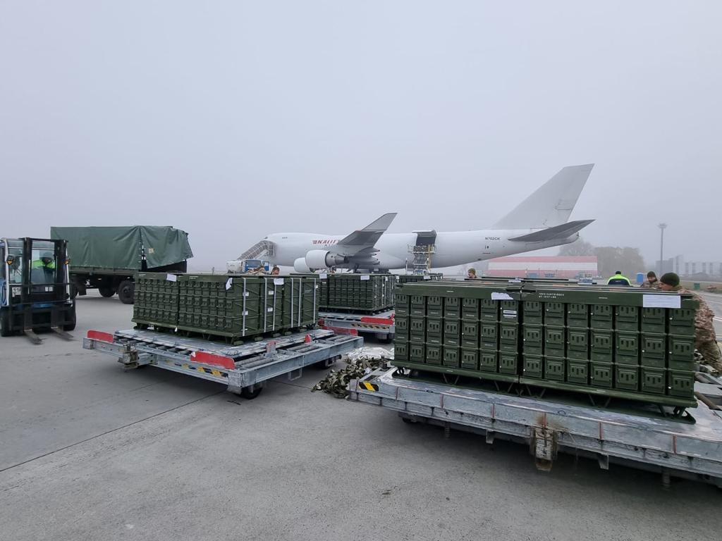 В Украину из США привезли 80 тонн боеприпасов «фото»
