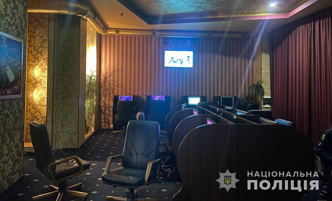 В заброшенном доме в центре Одессы накрыли очередное казино (фото) «фото»
