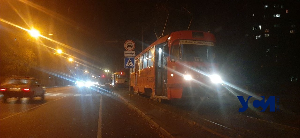 На Фонтане трамвай сбил женщину (фото) «фото»