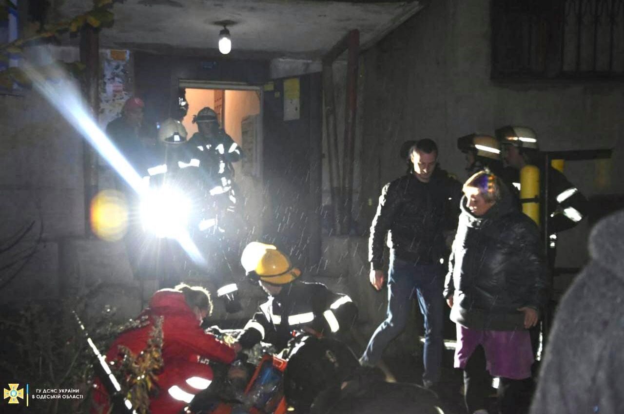 На Ицхака Рабина горела квартира – пострадали два человека и семеро эвакуированы (фото) «фото»