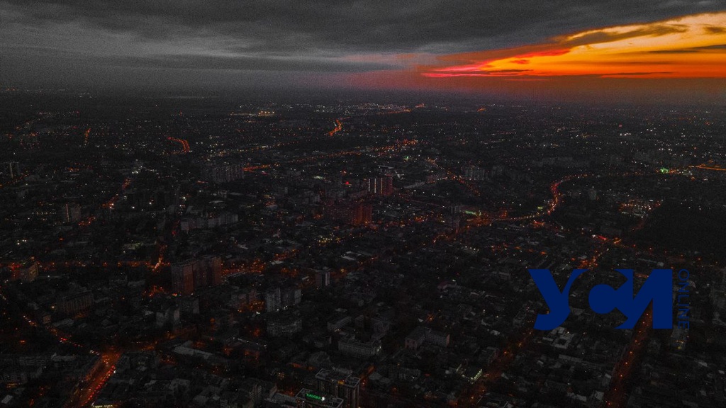 Осенние краски: над Одессой спустился ярко-алый закат (фото, видео) «фото»
