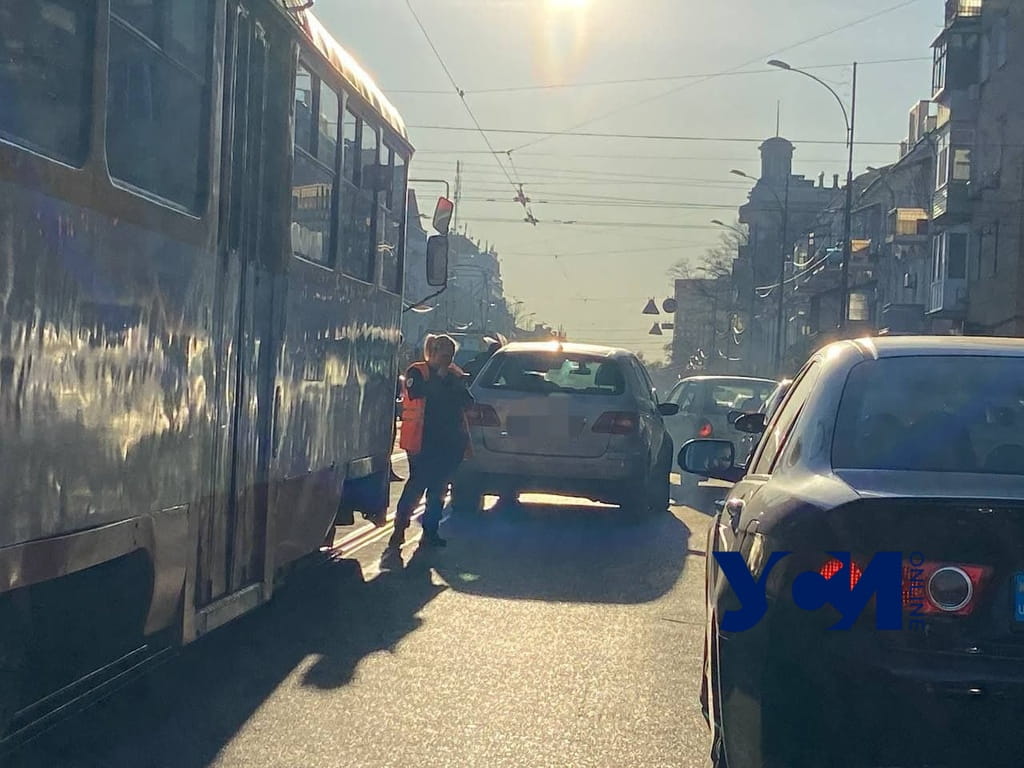 На Тираспольской из-за аварии стоят трамваи (фото) «фото»