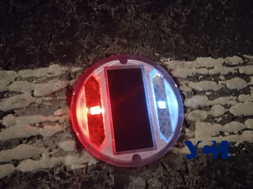 На Черняховского велодорожки подсветили LED-лампочками (фото) «фото»