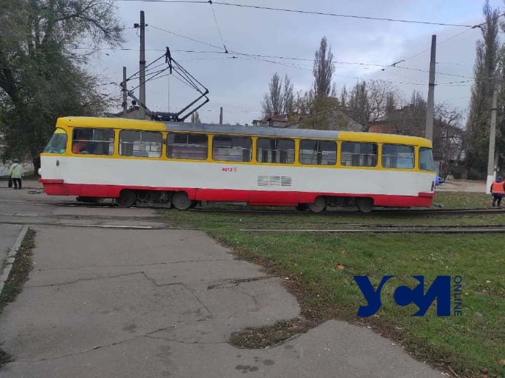 Порвался рельс. В Одессе из-за аварии остановились трамваи (фото) «фото»
