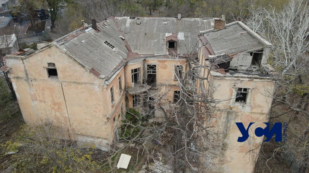 Убитый и забытый: в парке Шевченко разрушается старинный особняк (фото) «фото»