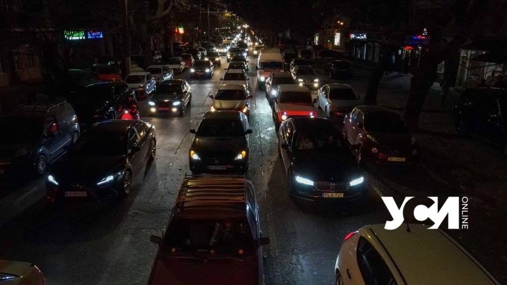 Черная пятница: центр Одессы и ближайшие улицы застыли в пробках (фото, видео) «фото»