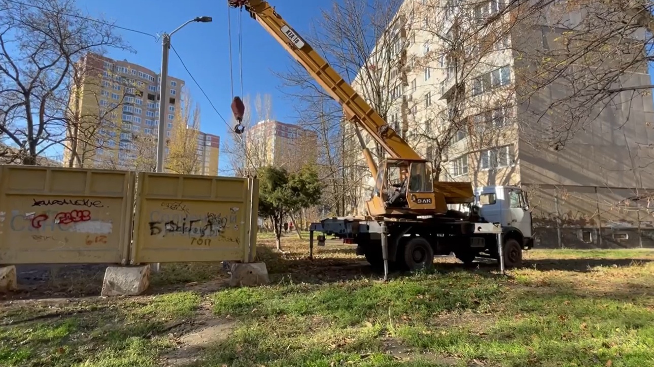 Одесситы бьют тревогу: на Бочарова во дворе планируют высотку (фото, видео) «фото»