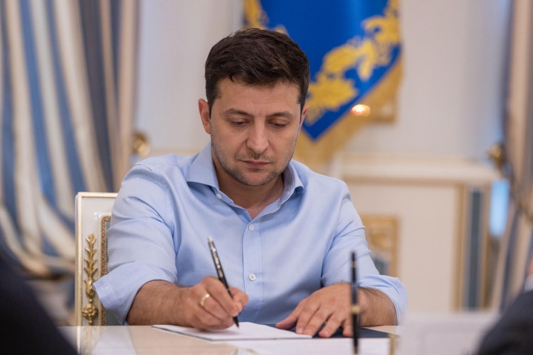 Зеленский подписал резонансный налоговый закон «фото»
