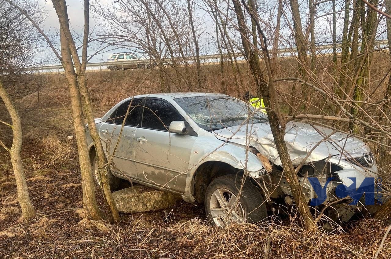 Под Одессой угнанная машина попала в аварию (фото) «фото»